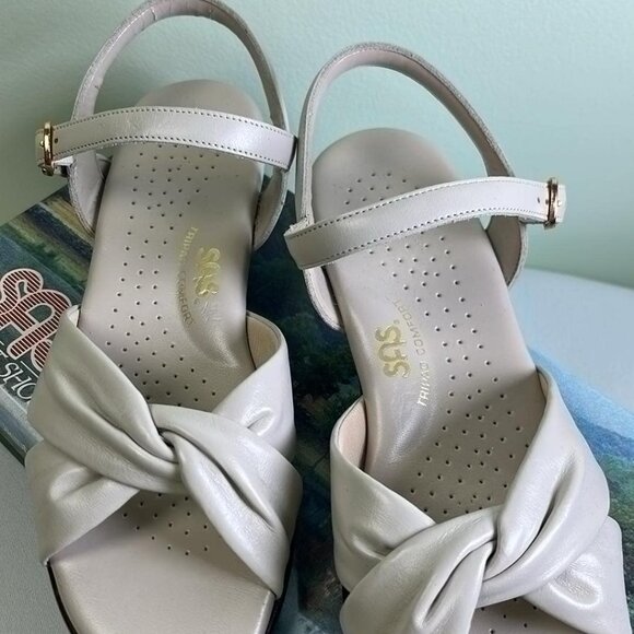 SAS Twist Again Bone Sandals In Box SZ 7.5M Comfort Shoes Stylish - Picture 1 of 13